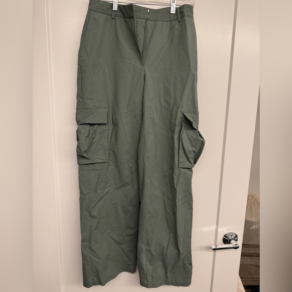 Green wide leg cargo style pants